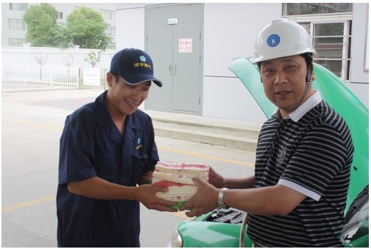 慰問(wèn)到一線(xiàn) 酷暑清涼舒人心