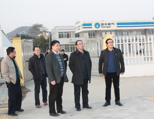 市城鄉(xiāng)建委黨委書記、主任鄭家齊一行至安慶港華調(diào)研我市燃?xì)夤ぷ?>                            <div   id="y2vdzqrvms9"   class="con">
                                <span id="y2vdzqrvms9"    class="title">市城鄉(xiāng)建委黨委書記、主任鄭家齊一行至安慶港華調(diào)研我市燃?xì)夤ぷ?/span>
                                <p class="des">&nbsp;

	12月12日下午，市城鄉(xiāng)建委黨委書記、主任鄭家齊，副主任張北安率委相關(guān)部門來到安慶市煤氣公司和安慶港華燃?xì)夤菊{(diào)研。安慶市煤氣公司經(jīng)理、安慶港華董事長潘炳應(yīng)，安慶港華總經(jīng)理王政文陪同調(diào)研，公司全體班子成員參加調(diào)研會。 &nbsp;&nbsp;&nbsp;&nbsp;&nbsp;&nbsp;&nbsp;


	鄭家齊主任一行先后來到我市天然氣月山門站、北部新城高中壓站及L...</p>
                            </div>
                            <div   id="y2vdzqrvms9"   class="time">
                                <span id="y2vdzqrvms9"    class="day">15</span>
                                <span id="y2vdzqrvms9"    class="year-month">2014-12</span>
                            </div>
                        </a>
                    </li>
                                    </ul>
                <div   id="y2vdzqrvms9"   class="pagination">
                <a href=?pid=2&ty=21&page=1 title=第1頁>1</a><a>...</a><a href=?pid=2&ty=21&page=115 title=第115頁>115</a><a title=第116頁 class=
